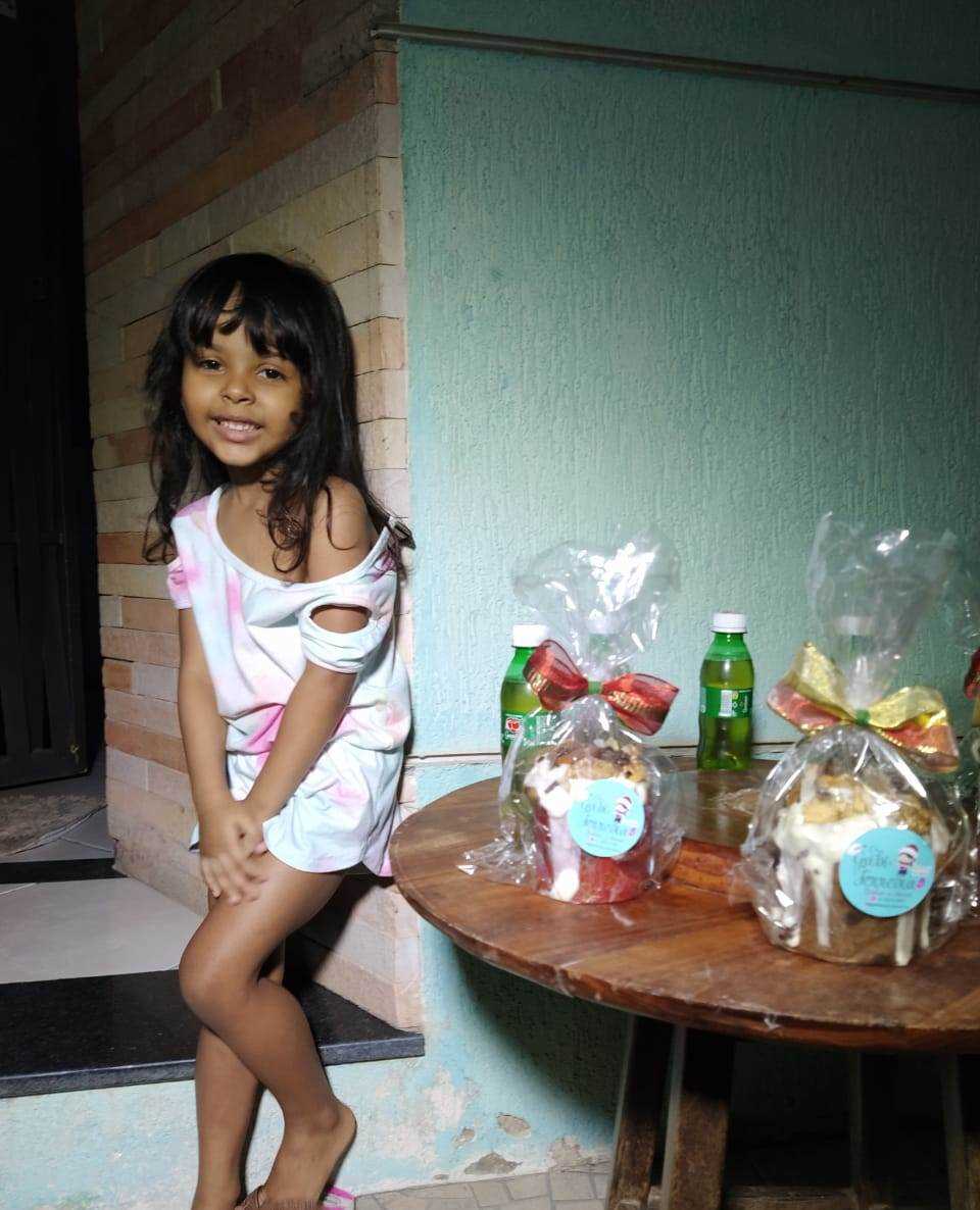 Camacã: Criança de 5 anos faz homenagem e dar presentes para os garis do caminhão coletor de lixo, Frank